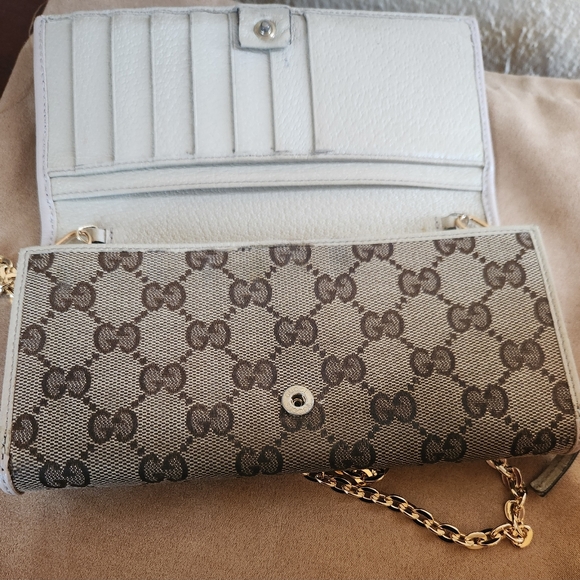 Gucci Canvas Continental Chain Wallet - Picture 2 of 11